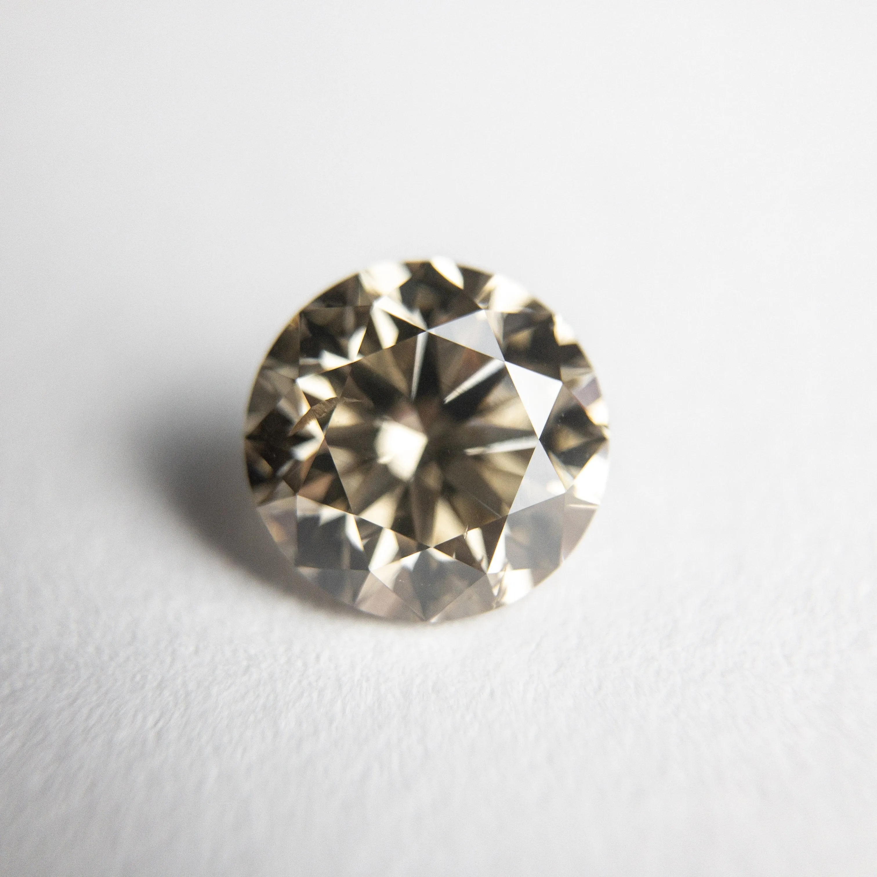 1.35ct 6.91x6.88x4.41mm SI2 Champagne Round Brilliant 18305-03